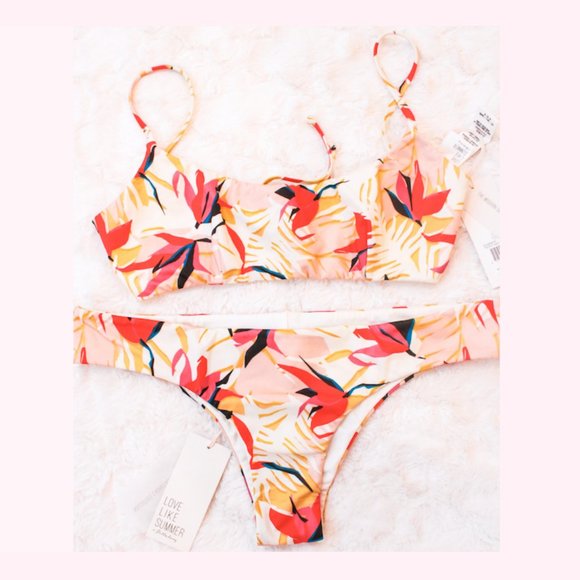 Billabong Bikini Set, The Modern Day Beach Lover - Picture 1 of 8